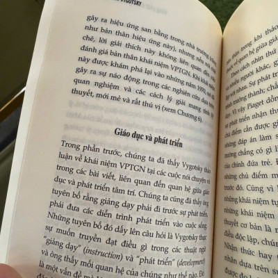 LEV VYGOTSKY TƯƠNG TÁC XÃ HỘI-VĂN HÓA TRONG GIÁO DỤC – René van der Veer – Nguyễn Viết Dũng & Hoàng Hưng dịch - NXB Tri Thức