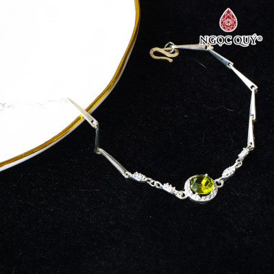 Lắc bạc mặt đá peridot hỏa, mộc - Ngọc Quý Gemstones