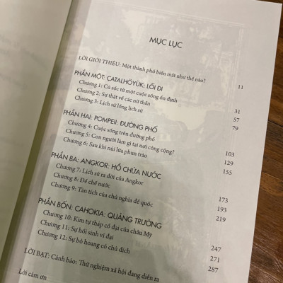 BỐN THÀNH PHỐ BIẾN MẤT - Lịch sử bí ẩn về kỉ nguyên đô thị – Annalee Newitz Đoàn Nam Anh dịch - Tân Việt Books - NXB Dân trí (bìa mềm)