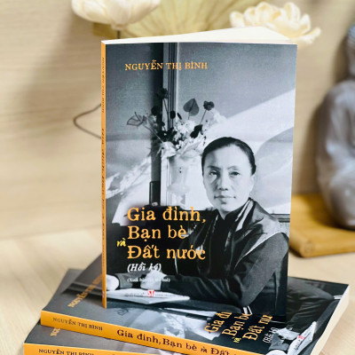 Combo Hồi Ký Nguyễn Thị Bình - Gia Đình, Bạn Bè, Đất Nước (Bìa Mềm) + Thành Phố Hồ Chí Minh - Giờ Khắc Số 0 + Từ Sông Bến Hải Đến Dinh Độc Lập