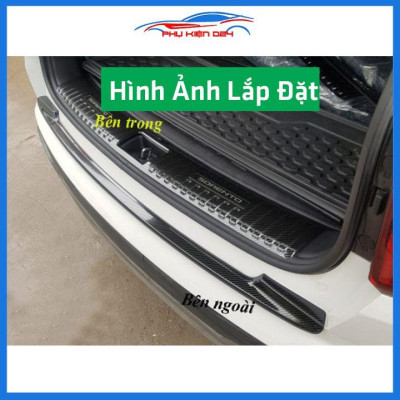 Ốp chống trầy cốp Sorento 2020-2021-2022 thép không gỉ vân cacbon chống trầy bảo vệ xe