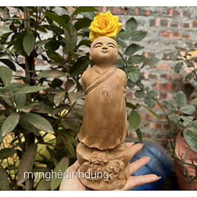 Tượng tùy duyên chú tiểu may mắn bằng gỗ ngọc am thơm nức kt cao 20cm