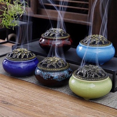 Lư xông trầm bằng gốm có tấm lót chống nóng , chống ố vàng đáy lư , lư hương sứ kèm đế cắm được tất cả các loại nhang , giúp tạo ra bầu không khí trong lành , tĩnh tâm và an lạc