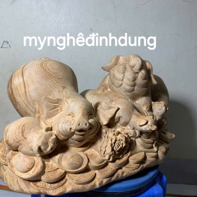 Tượng gia đình lợn phong thủy bằng gỗ ngọc Am thơm nức 39x18x22cm