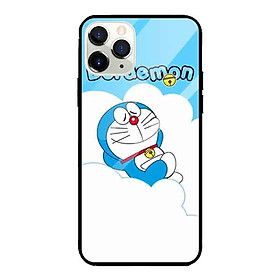 Ốp lưng kính cường lực cho iPhone 11 Pro Max Nền Doremon Trên Tuyết - Hàng Chính Hãng