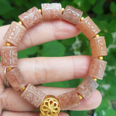 Vòng Charm đẹp tuyệt vời ông Mặt Trời hàng cao cấp nhe cả nhà Chất liệu đá mặt trời đẹp đúng với tên ạ Màu hồng hồng đẹp sang như ánh bình minh luôn nhé
