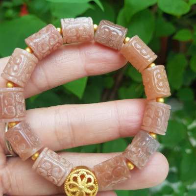 Vòng Charm đẹp tuyệt vời ông Mặt Trời hàng cao cấp nhe cả nhà Chất liệu đá mặt trời đẹp đúng với tên ạ Màu hồng hồng đẹp sang như ánh bình minh luôn nhé