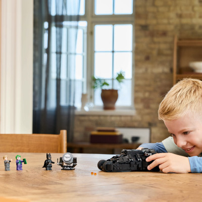 LEGO SUPERHEROES 76303 Đồ Chơi Lắp Ráp Batman Tumbler Đấu Với Two-Fac Và Joker (429 chi tiết)