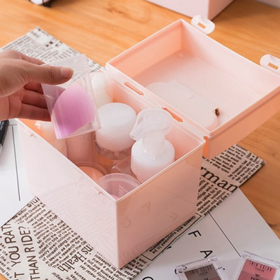 Hộp đựng mỹ phẩm, đồ trang điểm 2.1L thiết kế có quai xách và khóa gài nên rất chắc chắn, an toàn - nội địa Nhật Bản